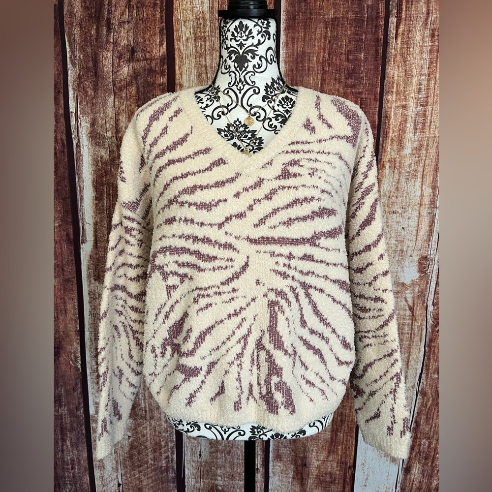 Cocobleu | NWT Ivory Mauve V-Neck Animal Print Cozy Sweater
